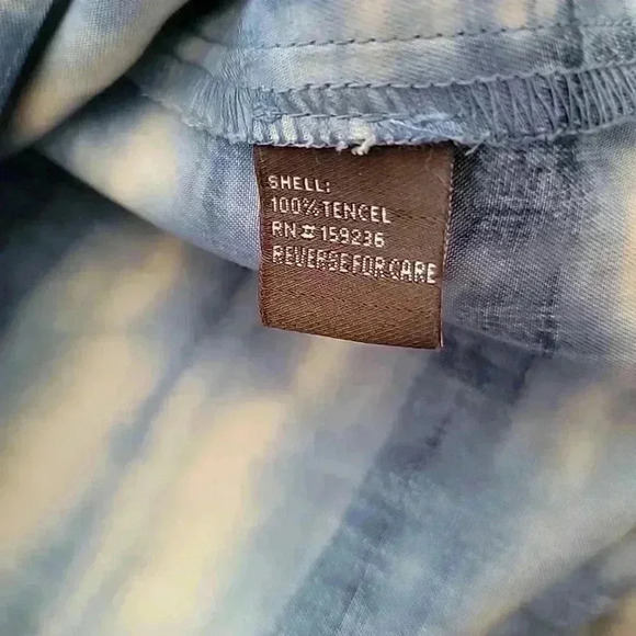 J McLaughlin Womens Long Sleeve Button Up Shirt Size Small Blue Tencel Tie Dye - Picture 7 of 7